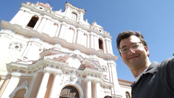 A stopping to take a touristy selfie